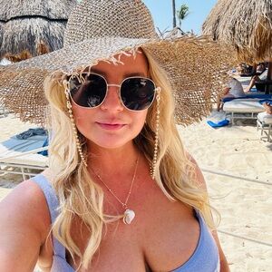 Meet your Posher, Lilly